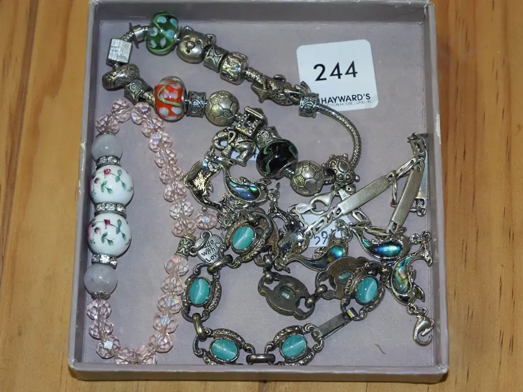 tray of costume jewellery Image 1++