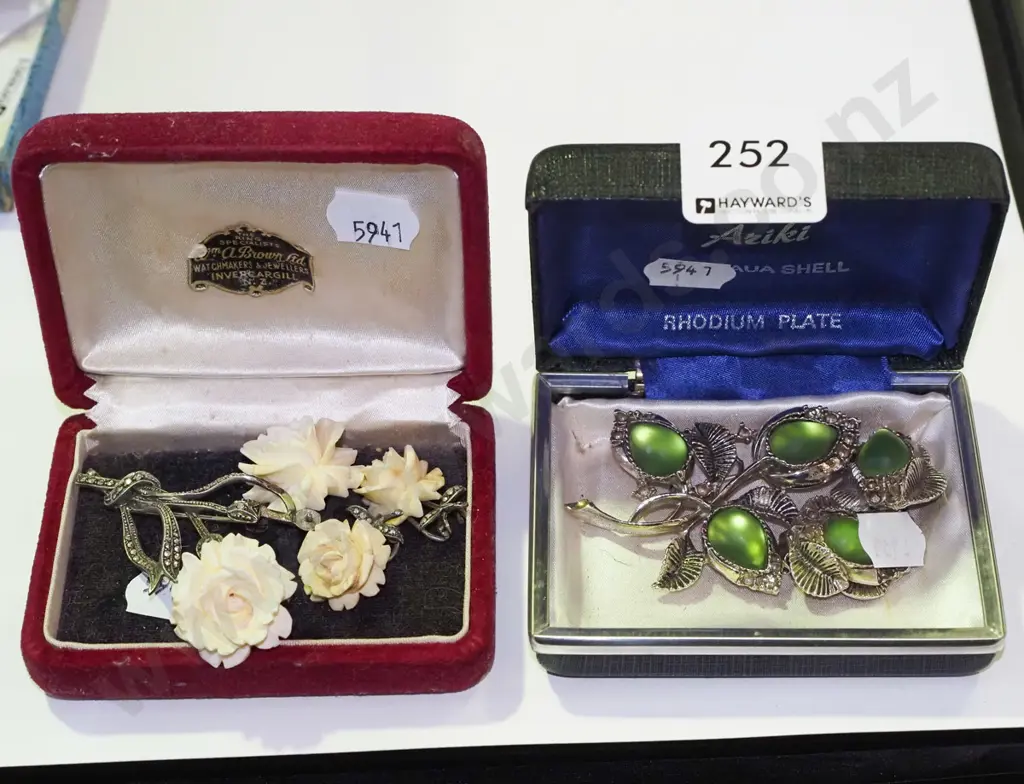 2x  brooch and earring sets Image 1++