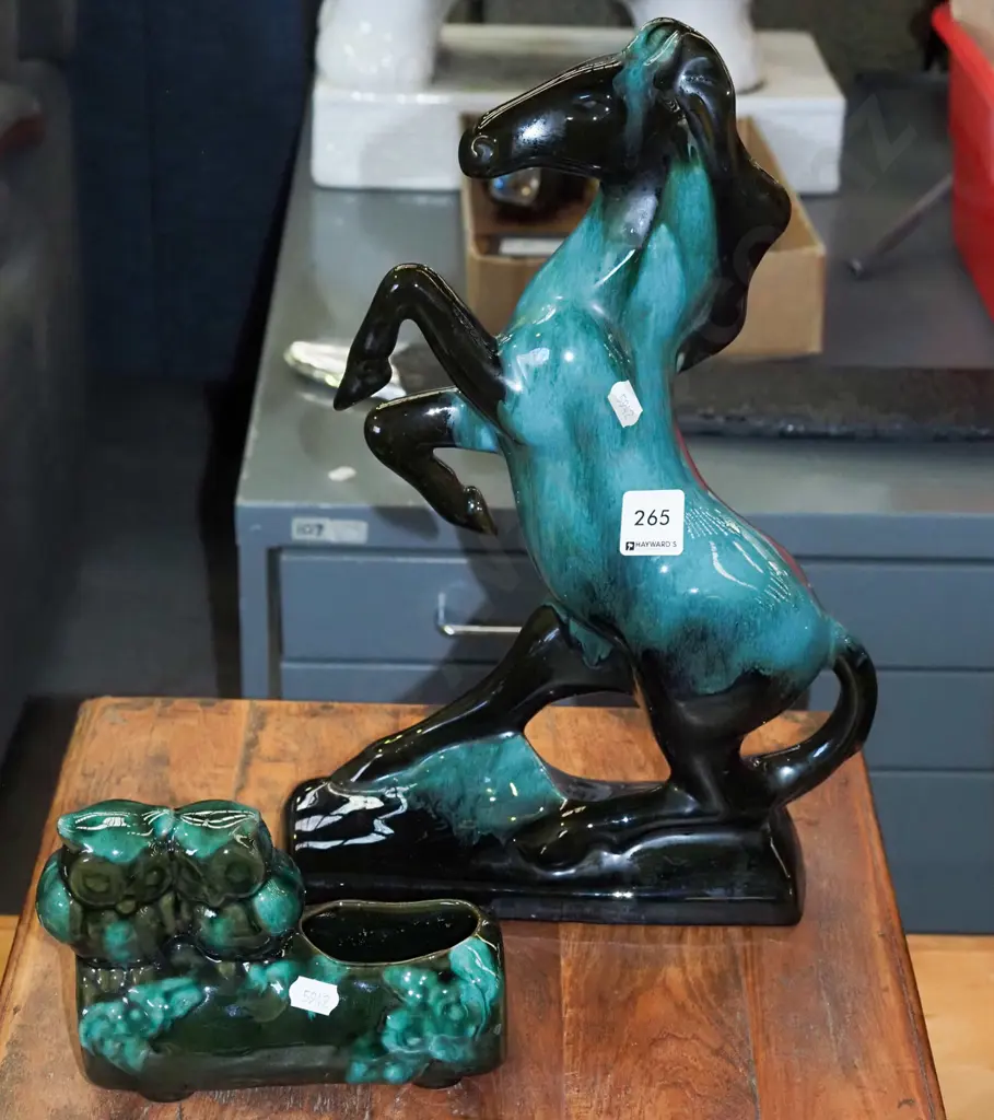 Blue Mountain raring horse, unknown owl trough vase H360 Image 1++