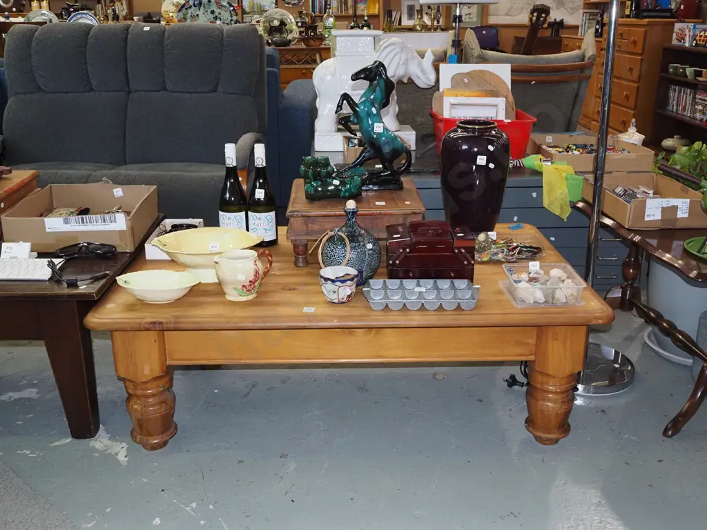 pine coffee table - top needs attention H400 W1220 D760 Image 1++