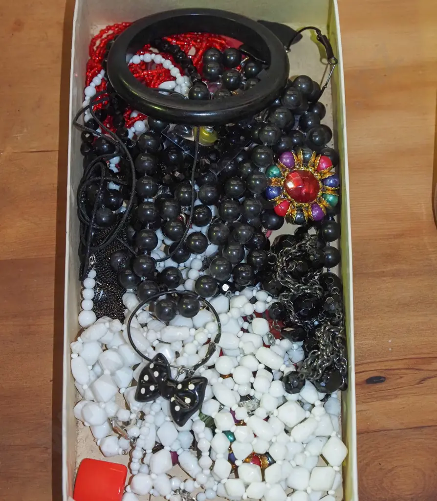 box of costume jewellery Image 1++