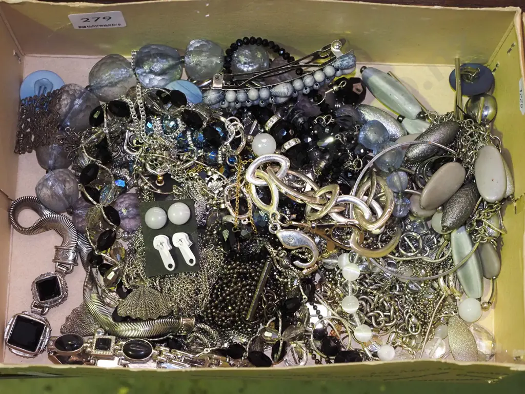 box of costume jewellery Image 1++