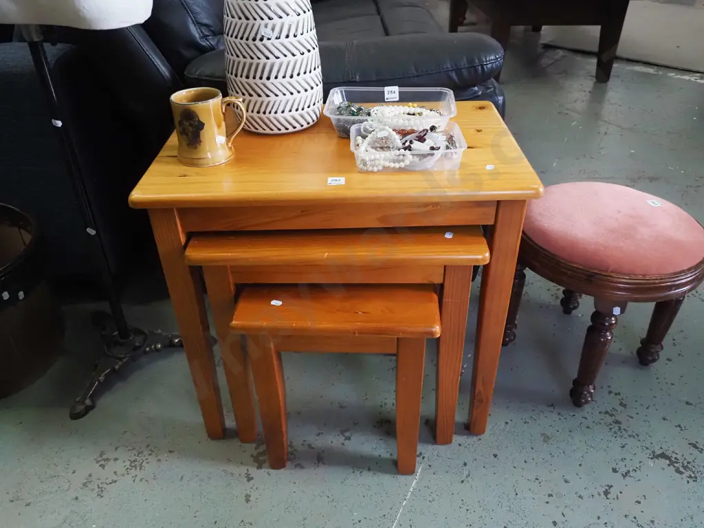 pine nest of 3 tables Image 1++
