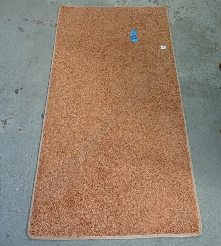 pink edged carpet square L1370 W680 Image 1++