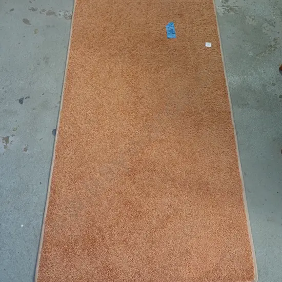 pink edged carpet square L1370 W680