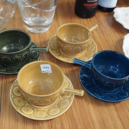 4x soup bowls and saucers