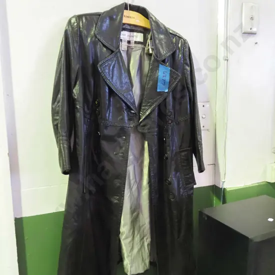 Punto ladies size 10 leather coat 