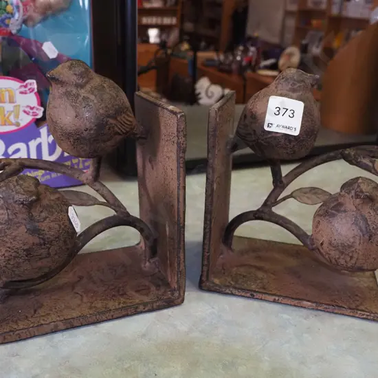 2x cast iron bird themed bookends
