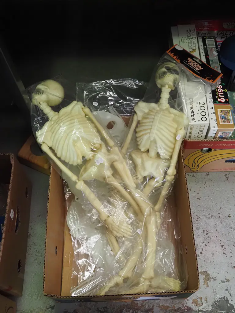 box; halloween ornaments Image 1++