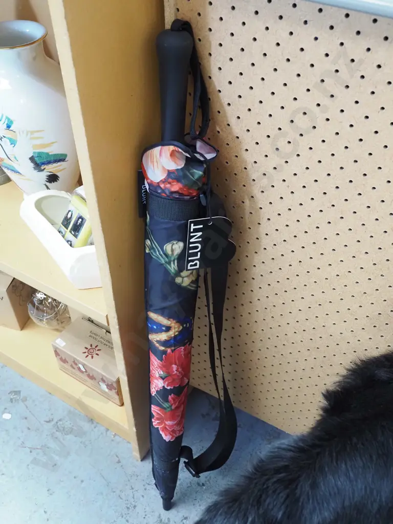 floral umbrella in sheath Image 1++