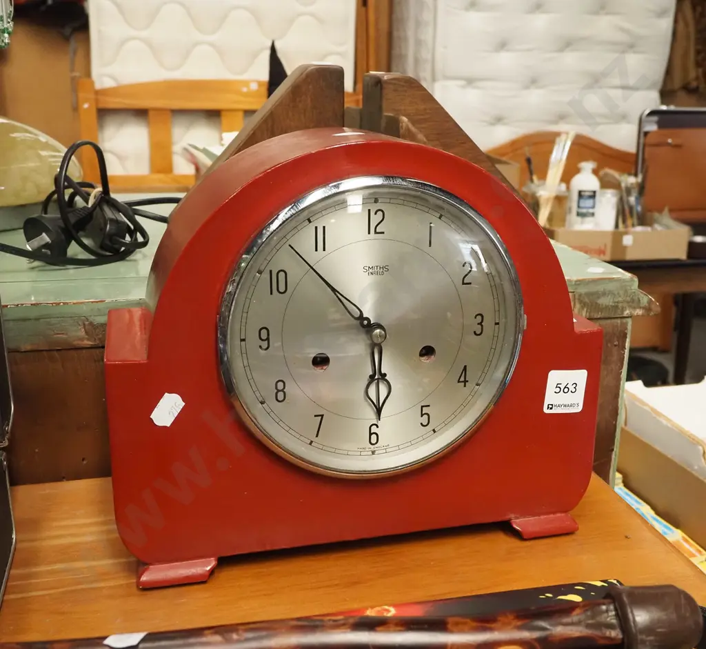 red painted Smiths wooden mantle clock Image 1++