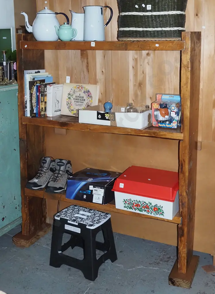 heavy pine rustic style bookcase H1440 W1155 D230 Image 1++