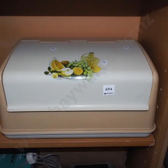 plastic breadbin