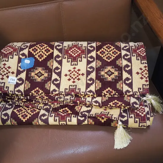 woven table cloth