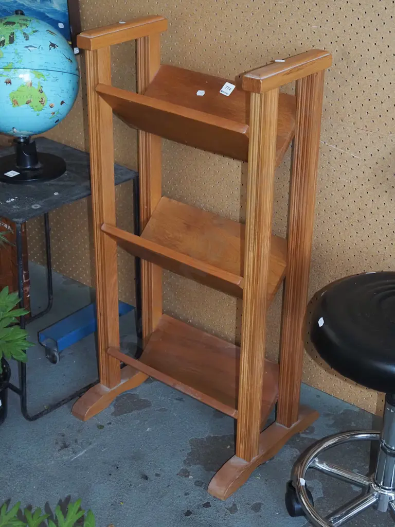 rimu bookstand H870 W430 Image 1++