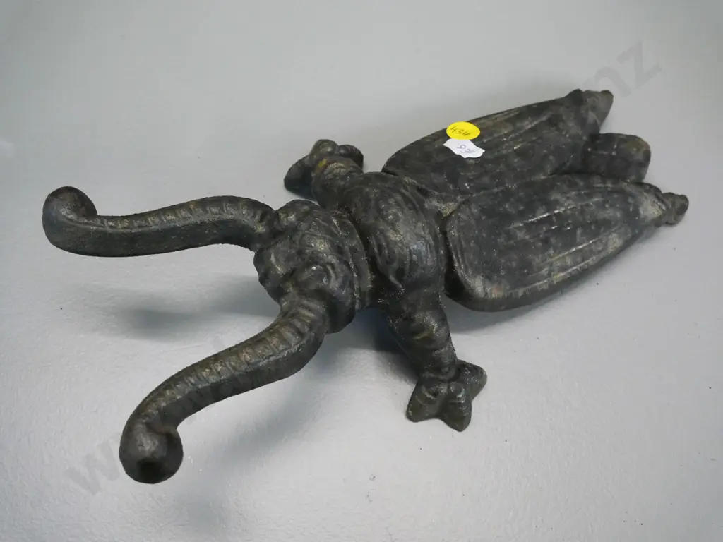 cast iron beetle shaped boot puller L-260 Image 1++