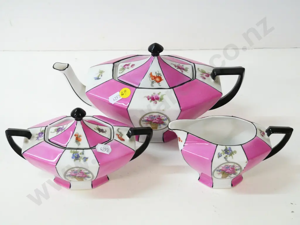 Victoria 3-piece tea set, slight wear to finish. Teapot H-150 L-250 Image 1++
