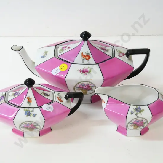 Victoria 3-piece tea set, slight wear to finish. Teapot H-150 L-250