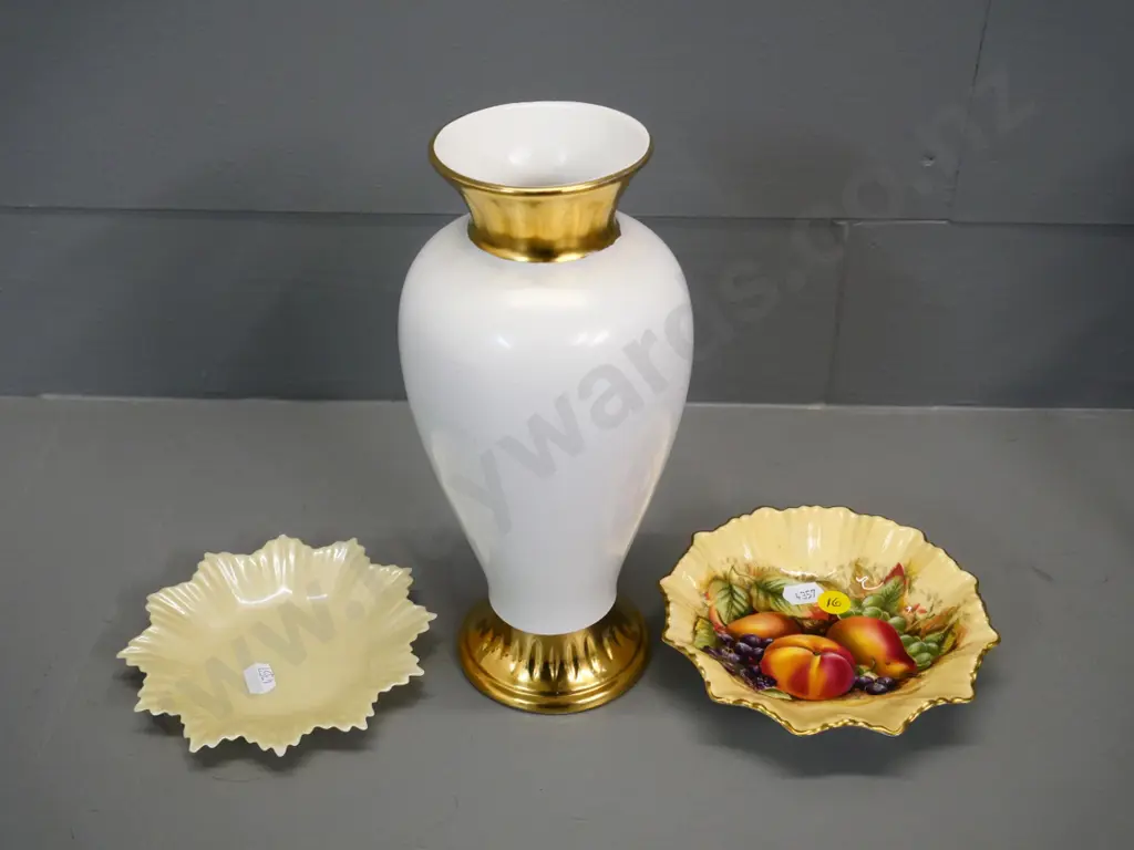 Aynsley Orchard Gold dish, Belleek dish and a Crown Devon vase H-230 Image 1++