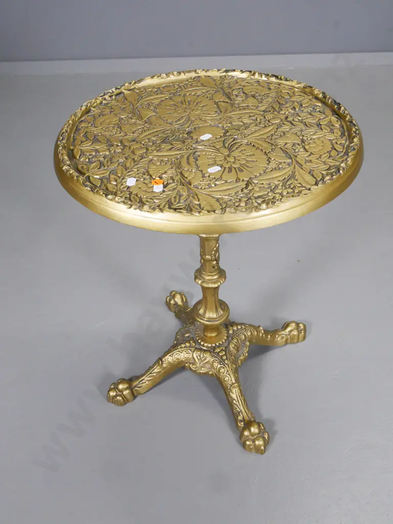 cast alloy gold painted side table H-520 Diam-440 Image 1++