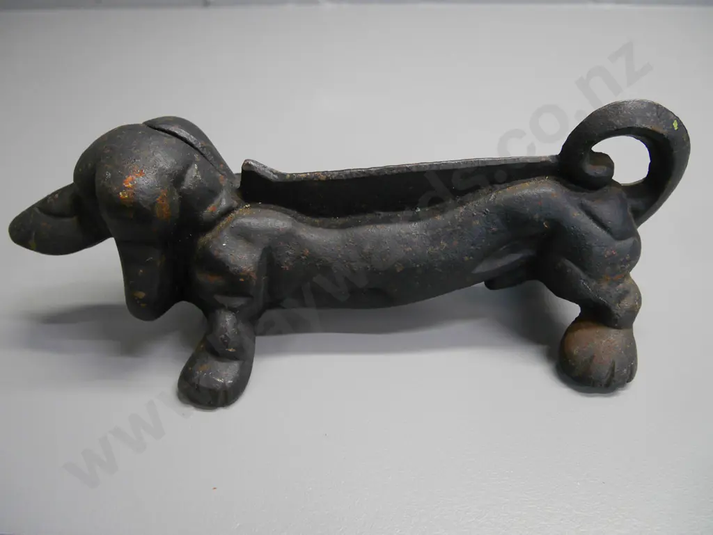 cast iron dachshund dog boot scraper H-100 W-310 Image 1++