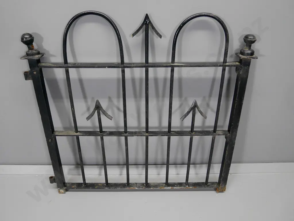black painted cast iron gate with spear and ball finials H-840 W-860 Image 1++
