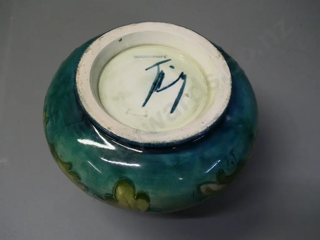 Moorcroft hand-signed Aquilegia pattern vase H-120 Diameter 160 Image 1++