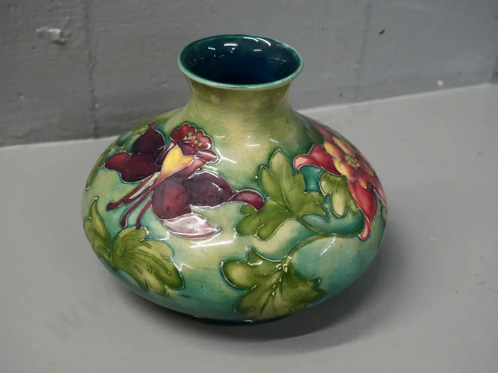 Moorcroft hand-signed Aquilegia pattern vase H-120 Diameter 160 Image 1++