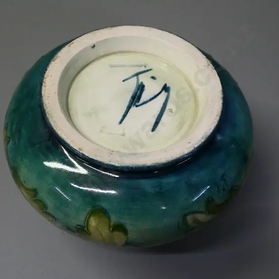 Moorcroft hand-signed Aquilegia pattern vase H-120 Diameter 160