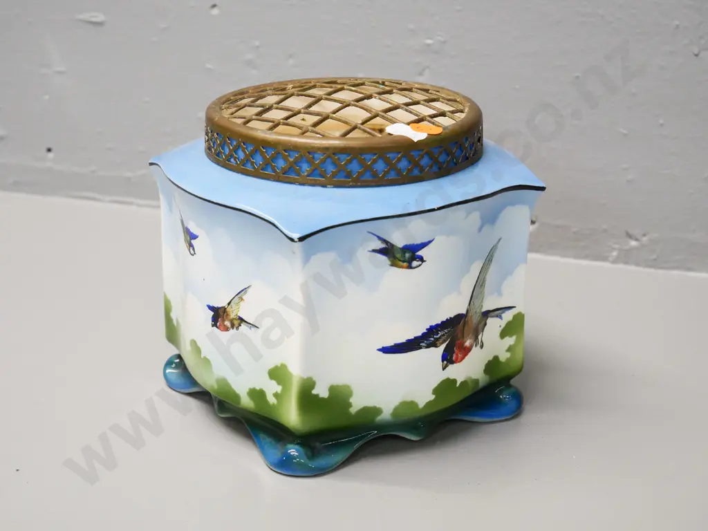 English bird pattern rose bowl with brass holder - marked Masons No. 1 H-140 W-160 D-160 Image 1++