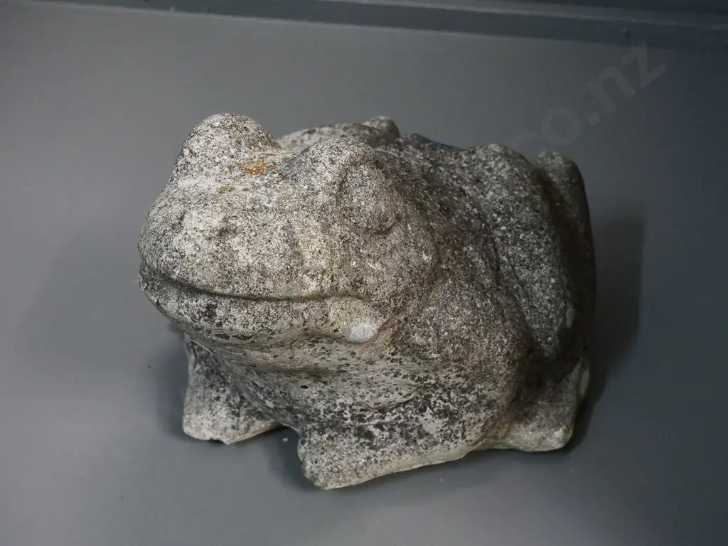 cast concrete frog garden ornament H-210 L-320 Image 1++
