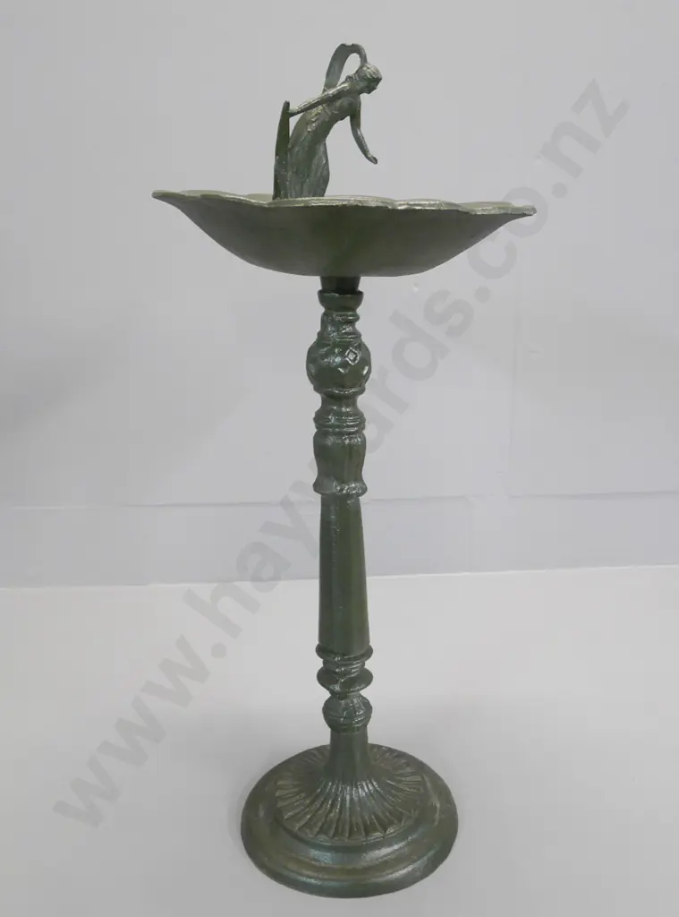 cast iron bird bath with figural centre H-600 Diam-260 Image 1++