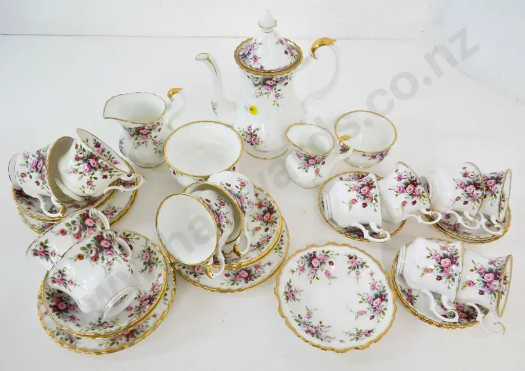 Royal Albert Cottage Garden tea and coffee ware - poorly done repair to coffee pot lid Image 1++