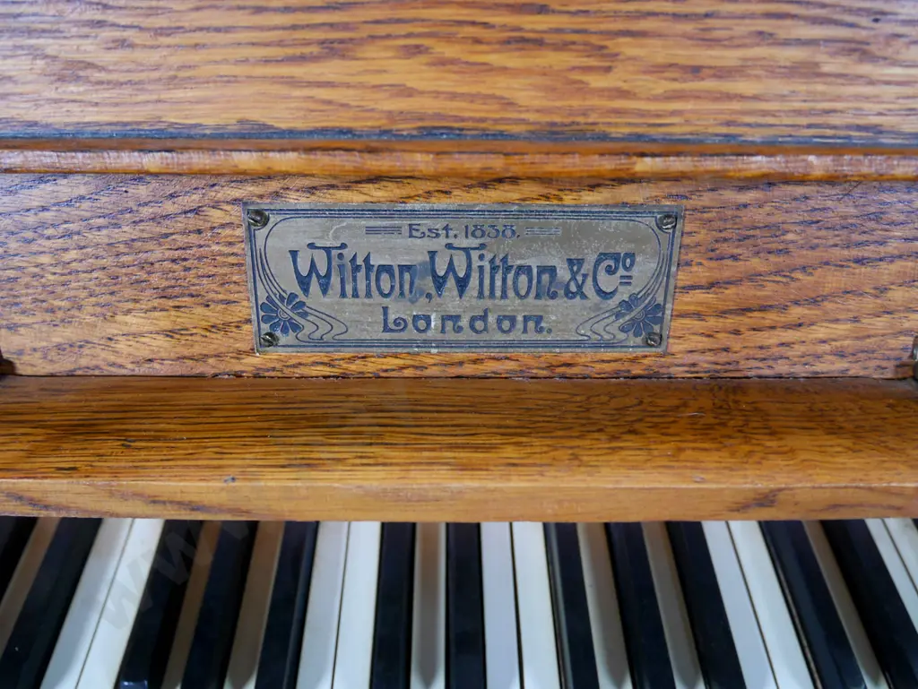 Witton, Witton & Co. London oak-cased compact ship's piano H-1120 W-1040 D-530 Image 1++