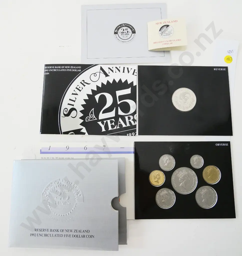 New Zealand coins - 1992 $5 coin and 1992 7-coin proof set Image 1++