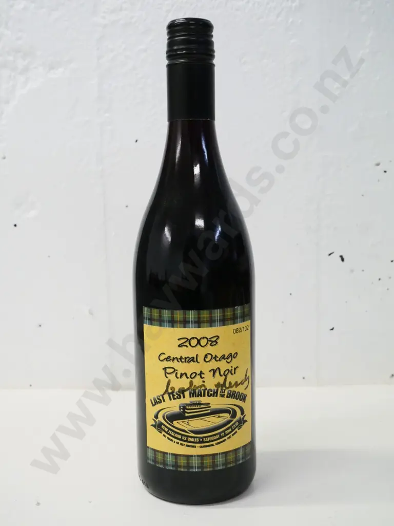 bottle of 2008 Central Otago Pinot Noir - ltd ed. 82/102, last test match at Carisbrook 19 June 2010 Image 1++