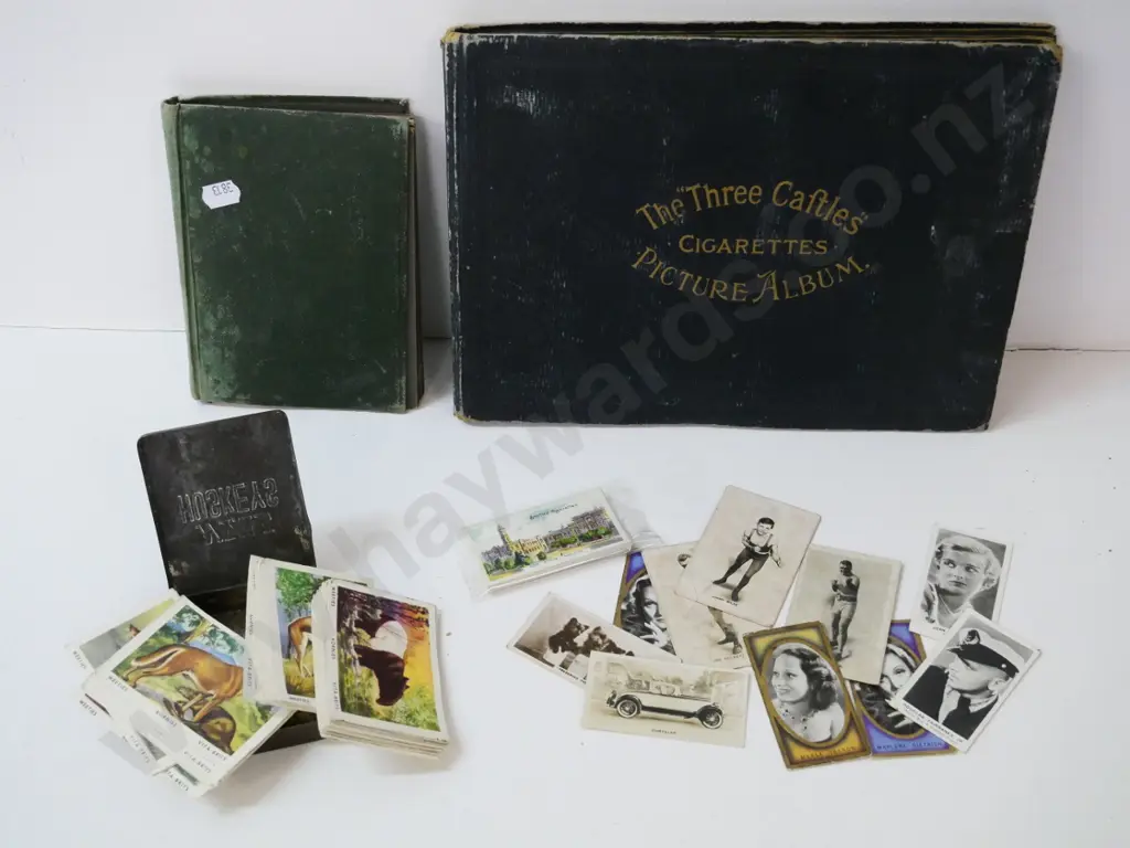 2 cigarette card albums with contents and assorted loose cigarette and Vita-Brits cards - books in rough condition Image 1++