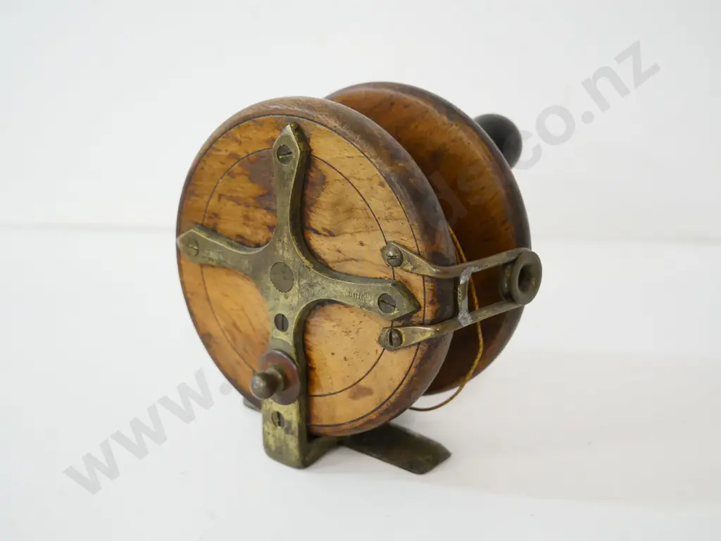 vintage wood and brass "Sun" fly fishing reel - diameter 100 Image 1++