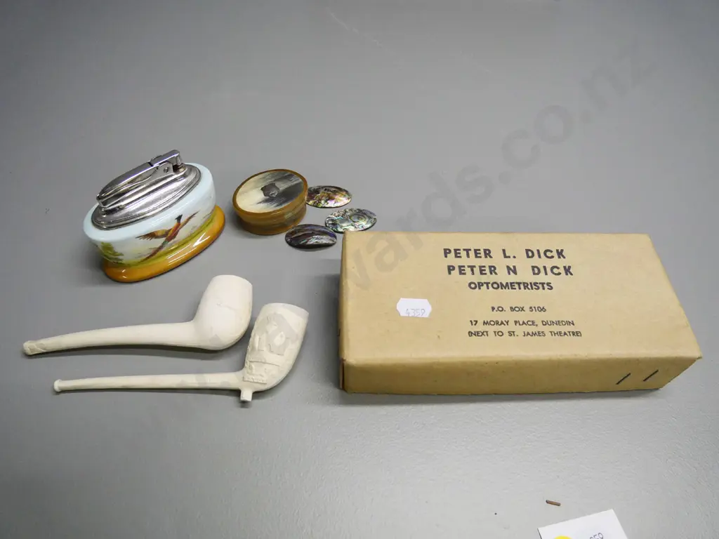 small horn lidded stud box or trinket, 3 pieces of polished paua, 2 clay pipes, and a Minton table lighter Image 1++