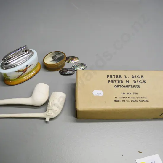 small horn lidded stud box or trinket, 3 pieces of polished paua, 2 clay pipes, and a Minton table lighter