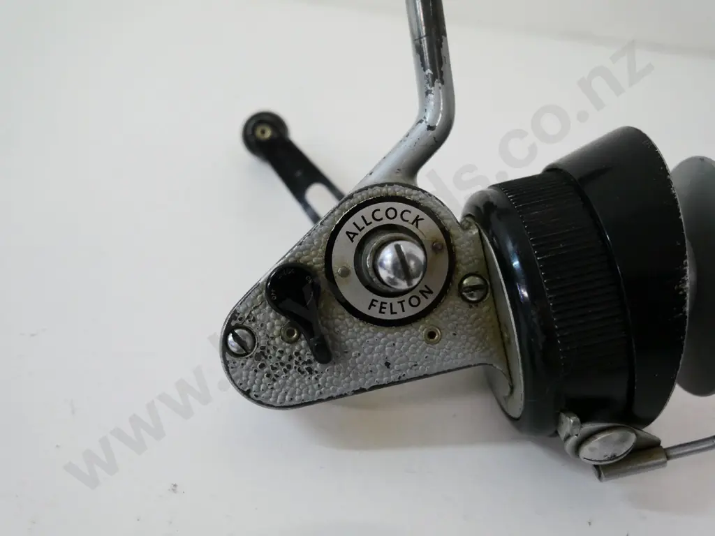 2 vintage spinning fishing reels - Mitchell and Allcock Felton Image 1++