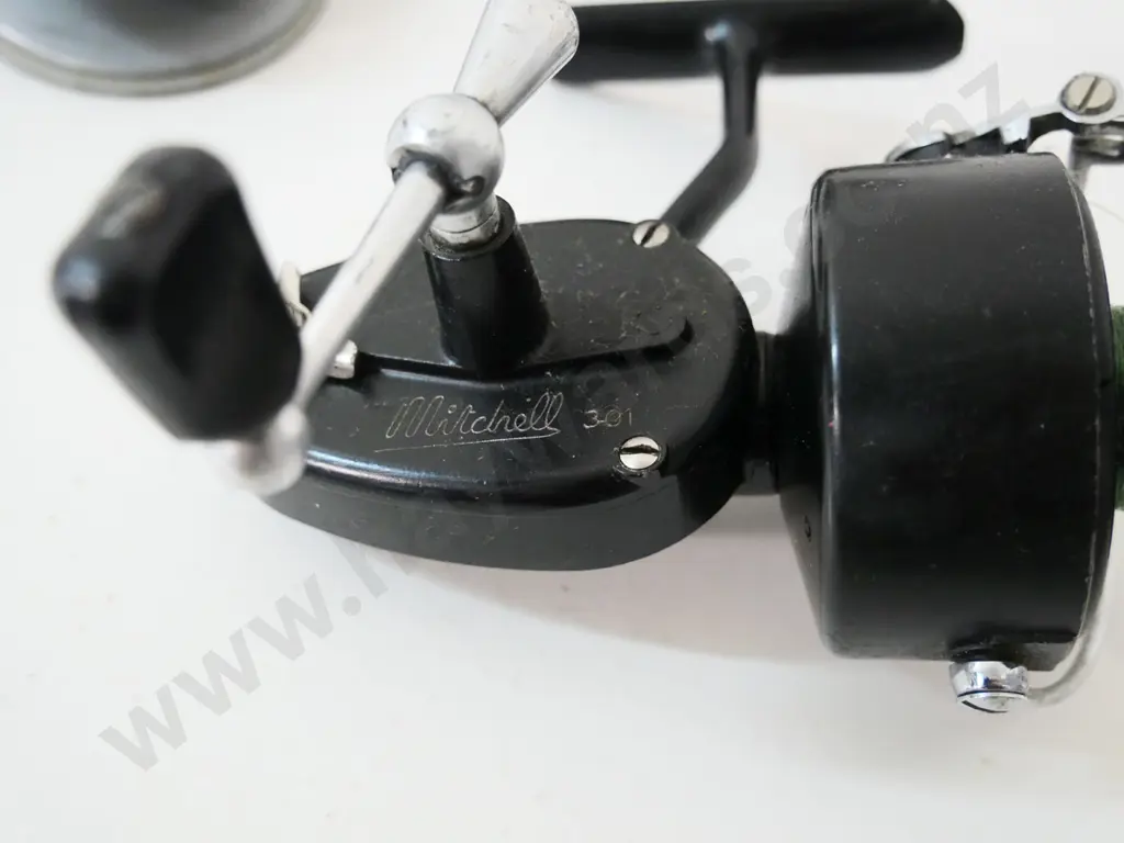 2 vintage spinning fishing reels - Mitchell and Allcock Felton Image 1++