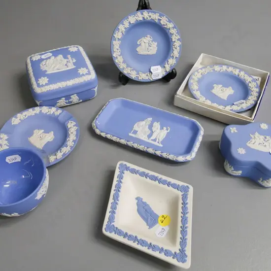 Wedgewood Jasper ware, 8 items, 2 trinket boxes, sugar bowl and 5 small plates