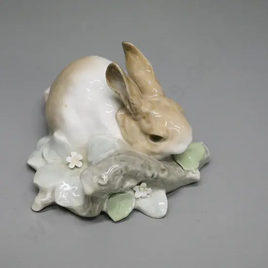Lladro rabbit figurine No 4772 H-70 W-100
