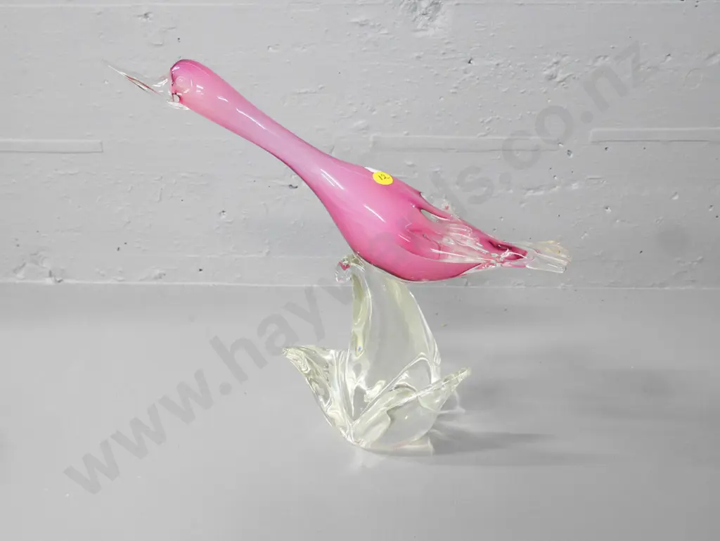 art glass pink and clear flying bird figure H-290, W-340 Image 1++
