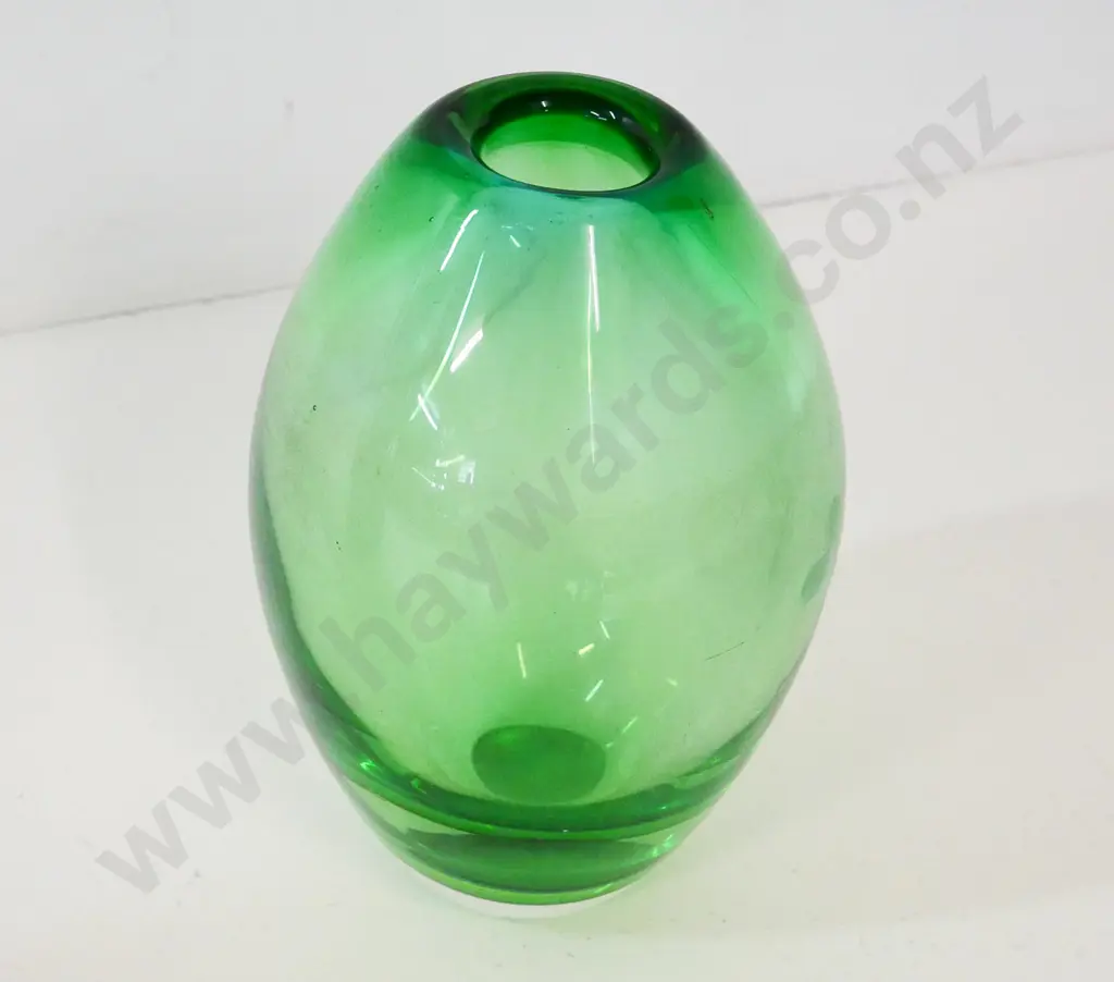 heavy green art glass vase H-215 Image 1++
