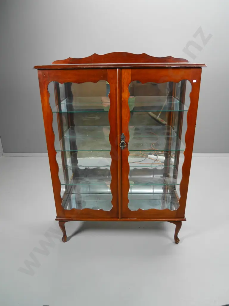 reproduction mahogany china cabinet w/glazed sides, 2 door, 3 adjustable glass shelves, mirrored back, no key H1340 W950 Image 1++