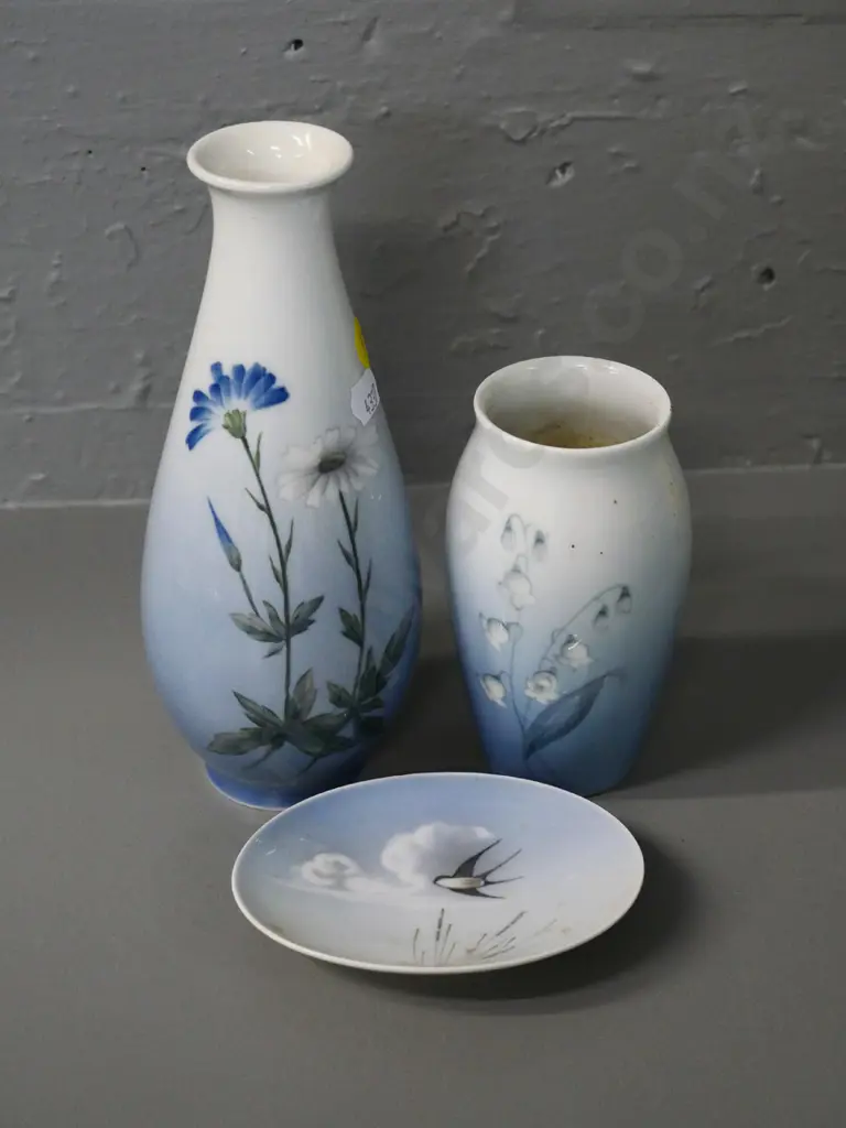 3 pieces of Royal Copenhagen - pin dish and 2 vases, taller is H-190 Image 1++