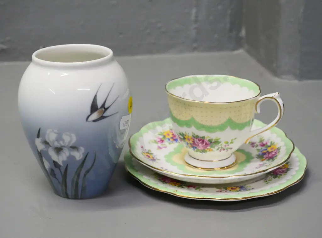 Royal Albert "Prudence" trio and a Royal Copenhagen vase H-120 Image 1++