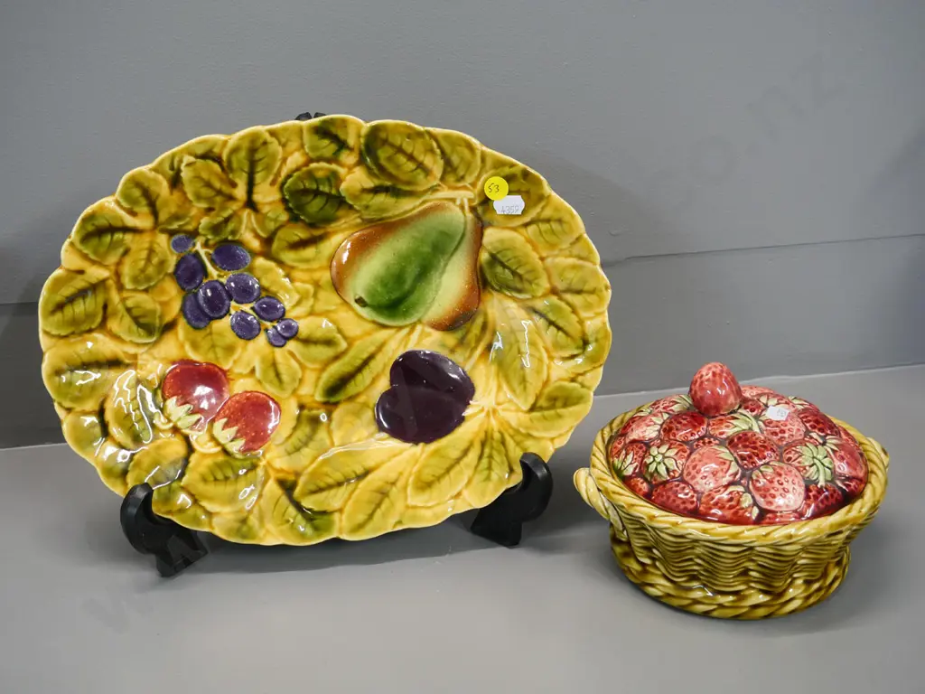 2 pieces Sarreguemines majolica - lidded basket pot and fruits pattern ashett L-330 W-240 Image 1++